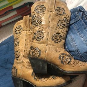 Corral Boots 6 1/2, only worn twice.